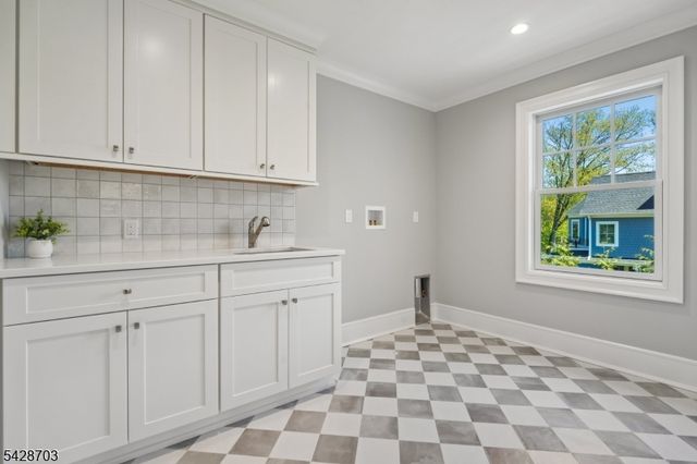 6 Benson Ct, Millburn Twp., NJ 07078