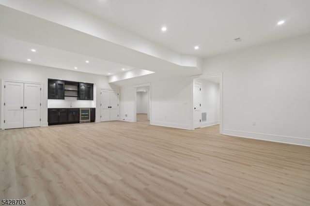 6 Benson Ct, Millburn Twp., NJ 07078