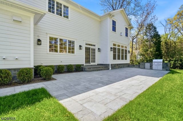 6 Benson Ct, Millburn Twp., NJ 07078