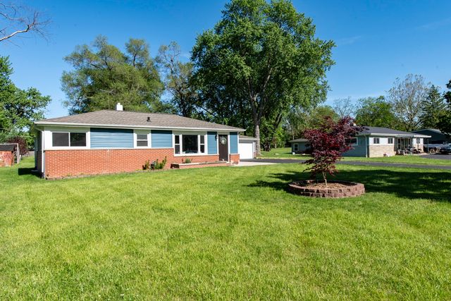 37155 N Shirley Drive, Gurnee, IL 60031