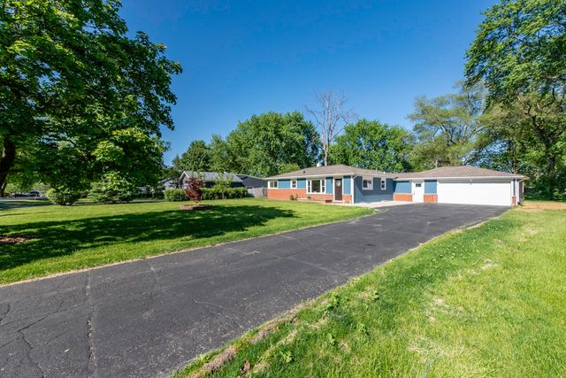 37155 N Shirley Drive, Gurnee, IL 60031