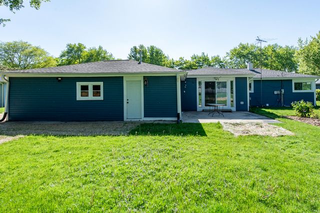 37155 N Shirley Drive, Gurnee, IL 60031