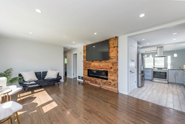 37155 N Shirley Drive, Gurnee, IL 60031