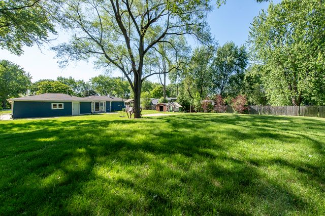 37155 N Shirley Drive, Gurnee, IL 60031