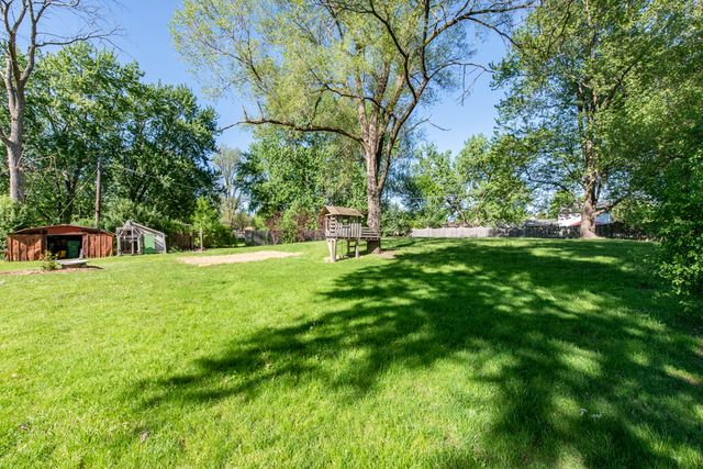 37155 N Shirley Drive, Gurnee, IL 60031