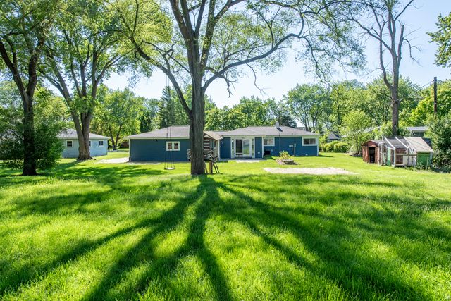37155 N Shirley Drive, Gurnee, IL 60031