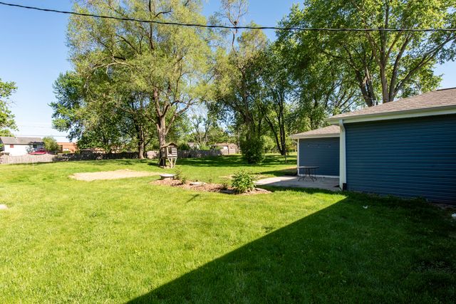37155 N Shirley Drive, Gurnee, IL 60031