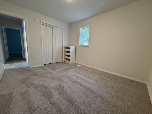1321 S Main St, Minot, ND 58701