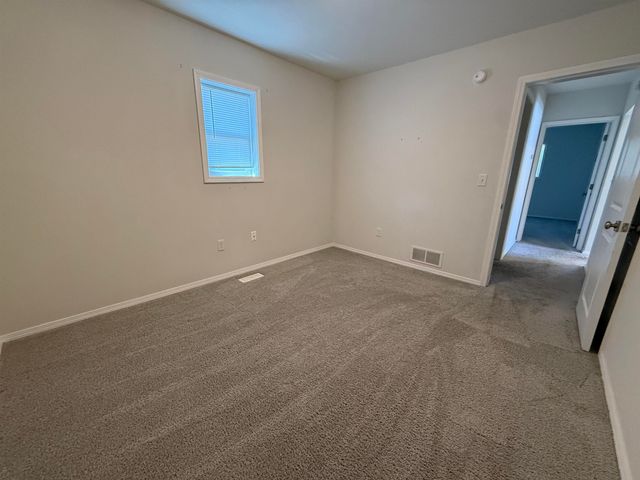 1321 S Main St, Minot, ND 58701