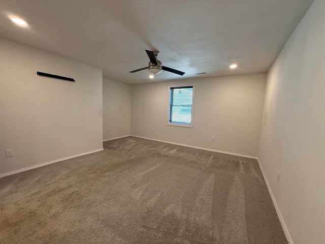 1321 S Main St, Minot, ND 58701