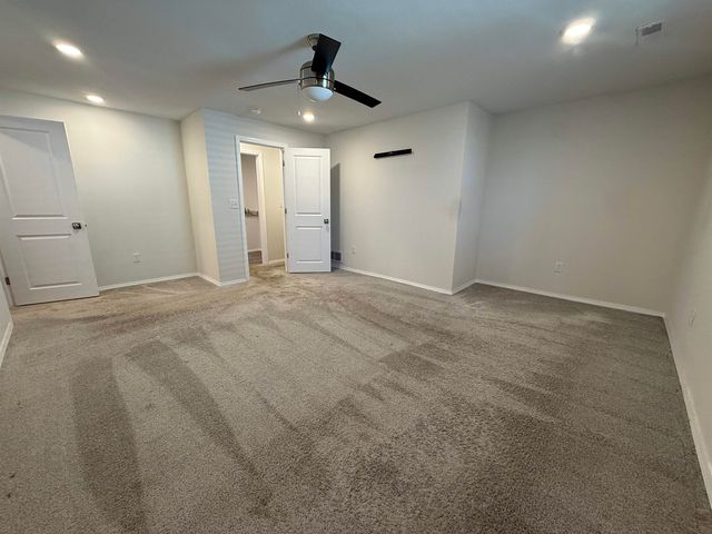1321 S Main St, Minot, ND 58701