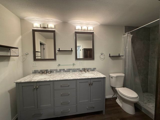 1321 S Main St, Minot, ND 58701