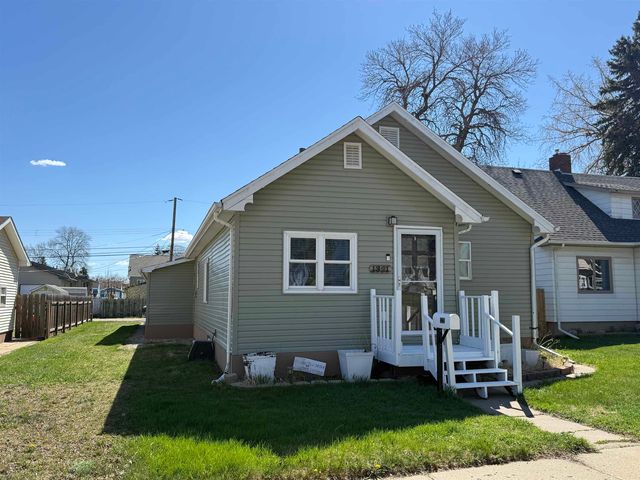 1321 S Main St, Minot, ND 58701