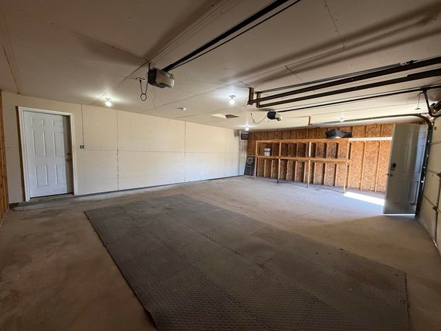 1321 S Main St, Minot, ND 58701