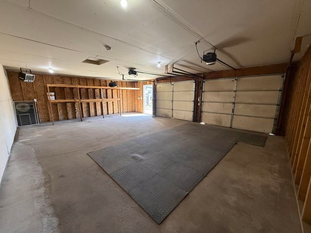 1321 S Main St, Minot, ND 58701