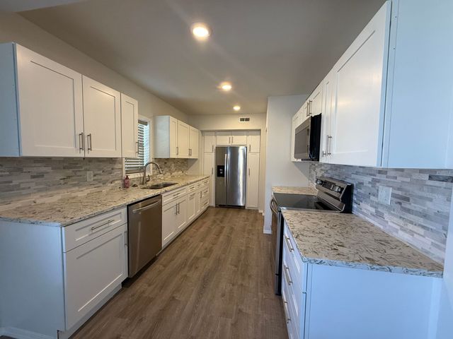 1321 S Main St, Minot, ND 58701