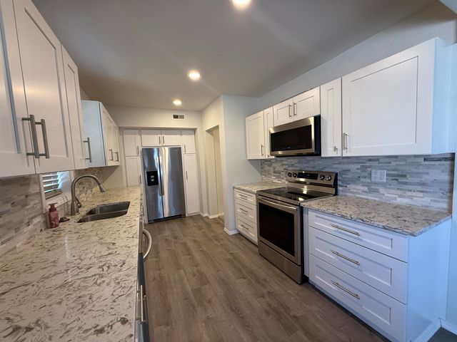 1321 S Main St, Minot, ND 58701