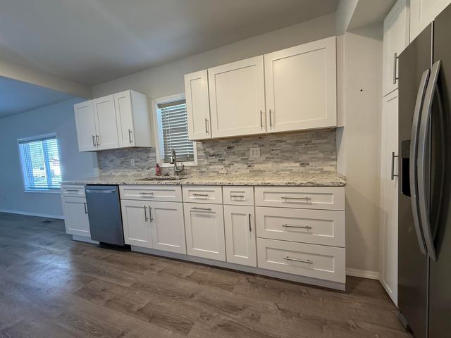 1321 S Main St, Minot, ND 58701