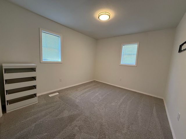 1321 S Main St, Minot, ND 58701