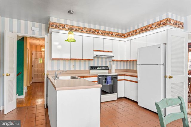 100 WOODED LN, Villanova, PA 19085