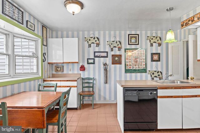 100 WOODED LN, Villanova, PA 19085