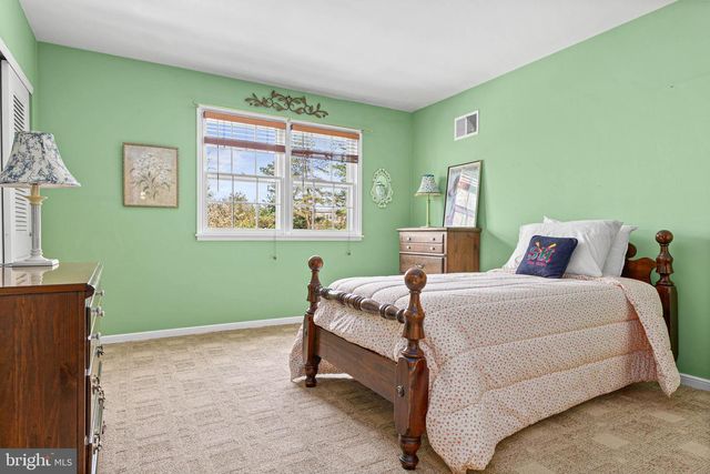 100 WOODED LN, Villanova, PA 19085