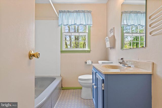 100 WOODED LN, Villanova, PA 19085