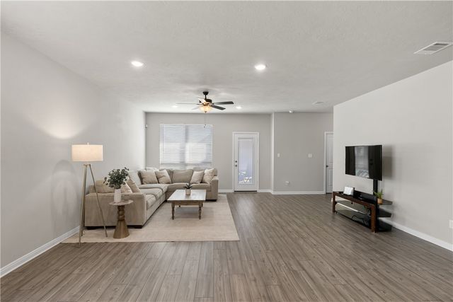 1925 Viva Road, Bryan, TX 77807