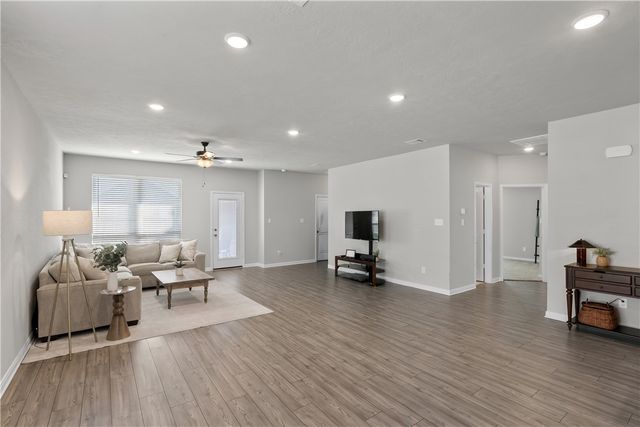 1925 Viva Road, Bryan, TX 77807