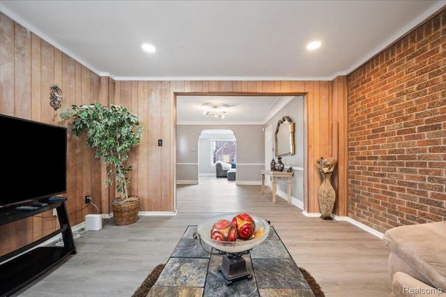 16569 Tracey Street, Detroit, MI 48235