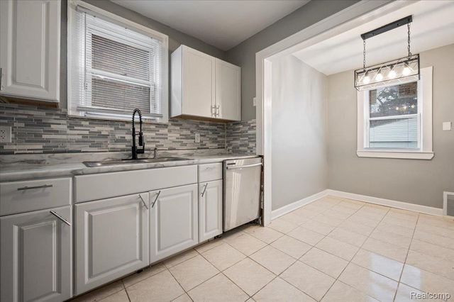 16569 Tracey Street, Detroit, MI 48235