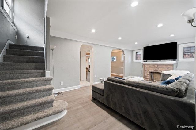 16569 Tracey Street, Detroit, MI 48235