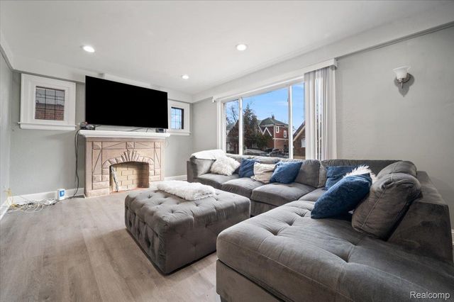 16569 Tracey Street, Detroit, MI 48235