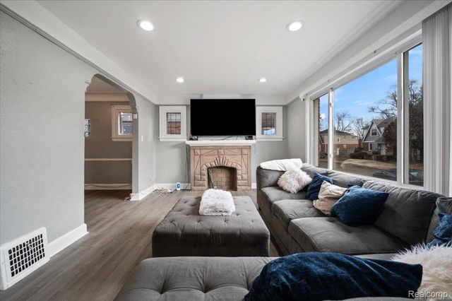 16569 Tracey Street, Detroit, MI 48235