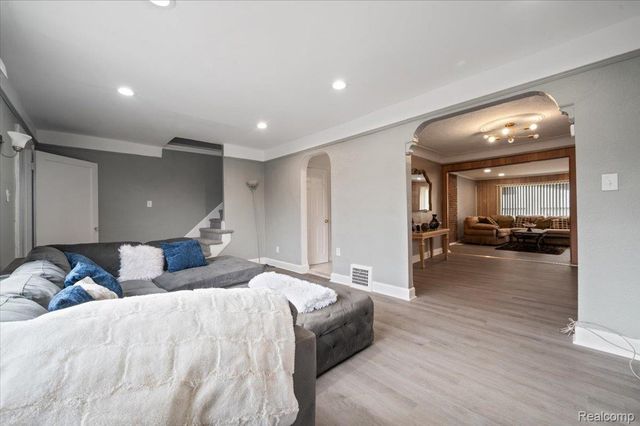 16569 Tracey Street, Detroit, MI 48235