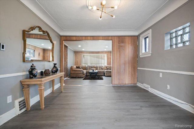 16569 Tracey Street, Detroit, MI 48235