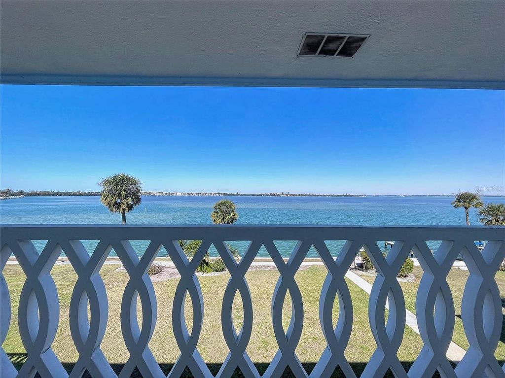 Image 14 of property listing at 763 JOHN RINGLING BOULEVARD 36BERK, Sarasota, FL 34236