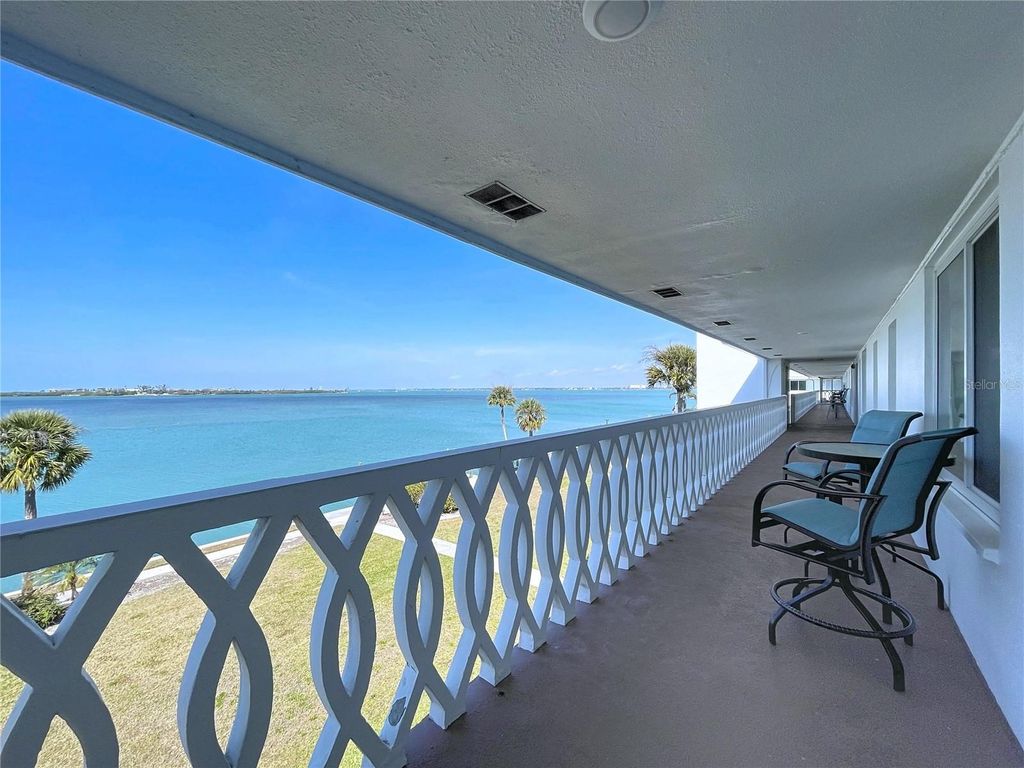 Image 15 of property listing at 763 JOHN RINGLING BOULEVARD 36BERK, Sarasota, FL 34236