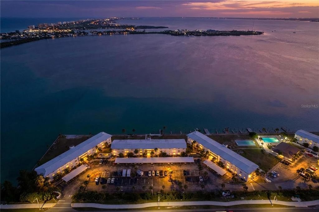 Image 3 of property listing at 763 JOHN RINGLING BOULEVARD 36BERK, Sarasota, FL 34236