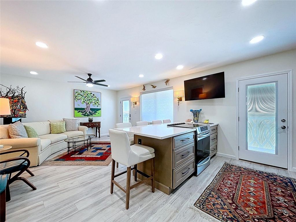 Image 24 of property listing at 763 JOHN RINGLING BOULEVARD 36BERK, Sarasota, FL 34236