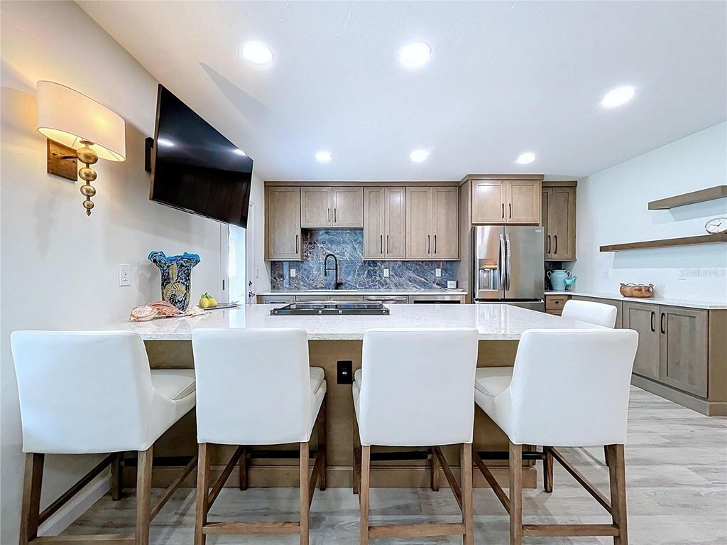 Image 26 of property listing at 763 JOHN RINGLING BOULEVARD 36BERK, Sarasota, FL 34236