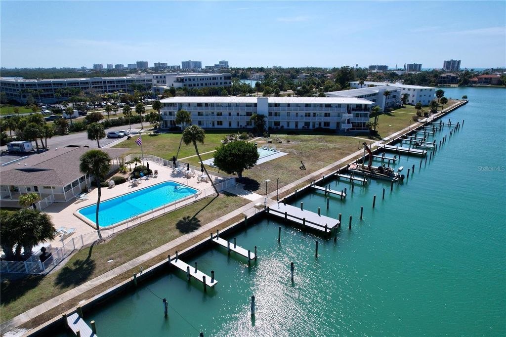 Image 47 of property listing at 763 JOHN RINGLING BOULEVARD 36BERK, Sarasota, FL 34236