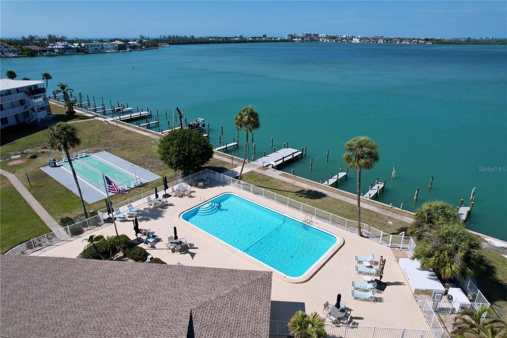Image 49 of property listing at 763 JOHN RINGLING BOULEVARD 36BERK, Sarasota, FL 34236