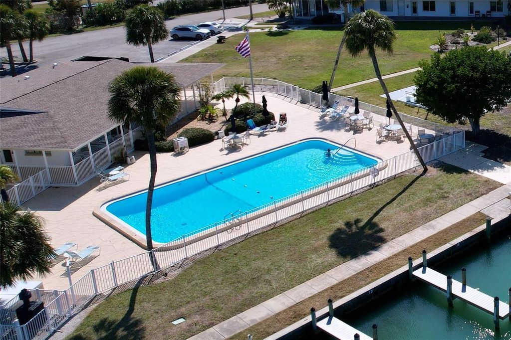 Image 50 of property listing at 763 JOHN RINGLING BOULEVARD 36BERK, Sarasota, FL 34236