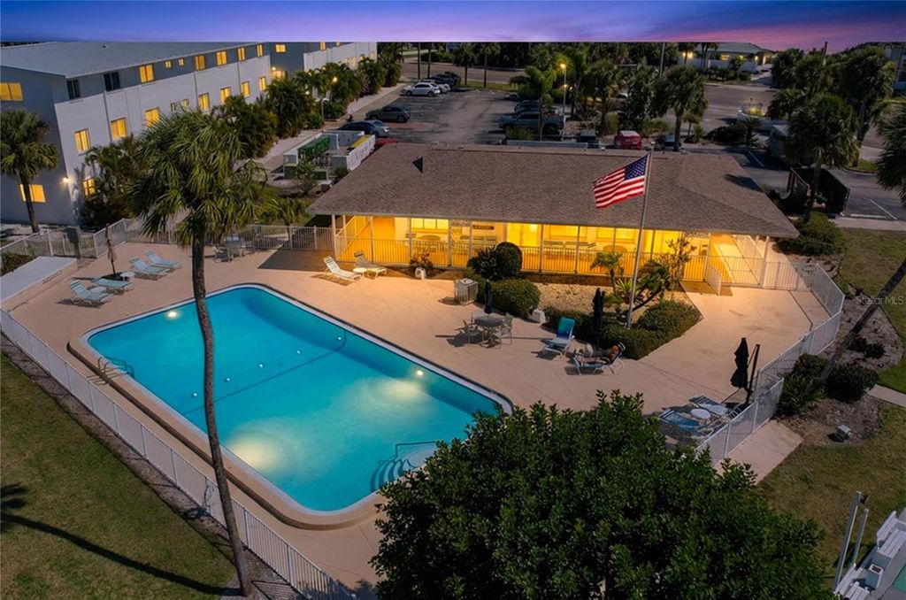 Image 6 of property listing at 763 JOHN RINGLING BOULEVARD 36BERK, Sarasota, FL 34236