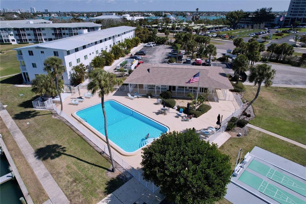 Image 52 of property listing at 763 JOHN RINGLING BOULEVARD 36BERK, Sarasota, FL 34236