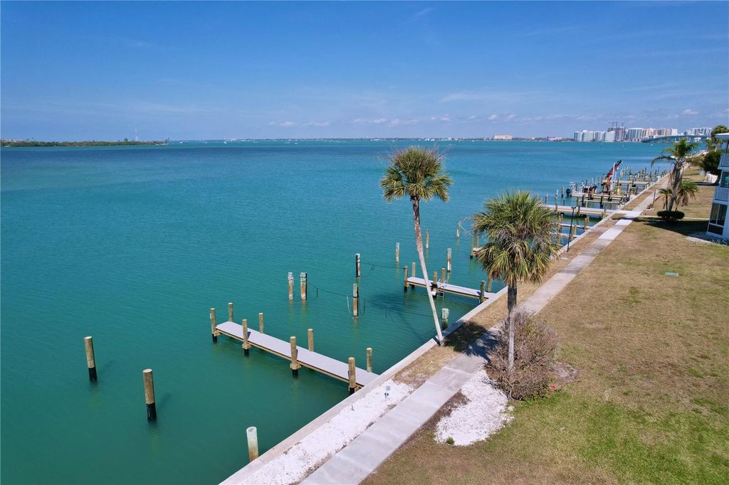 Image 56 of property listing at 763 JOHN RINGLING BOULEVARD 36BERK, Sarasota, FL 34236