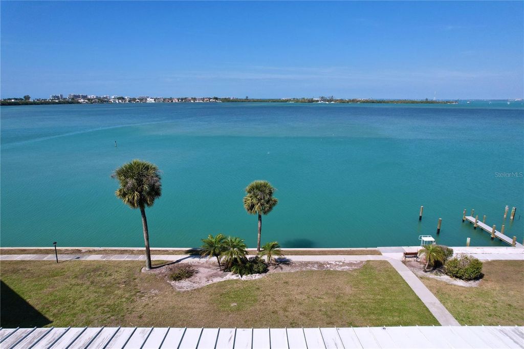 Image 57 of property listing at 763 JOHN RINGLING BOULEVARD 36BERK, Sarasota, FL 34236