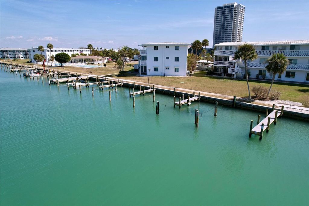 Image 60 of property listing at 763 JOHN RINGLING BOULEVARD 36BERK, Sarasota, FL 34236