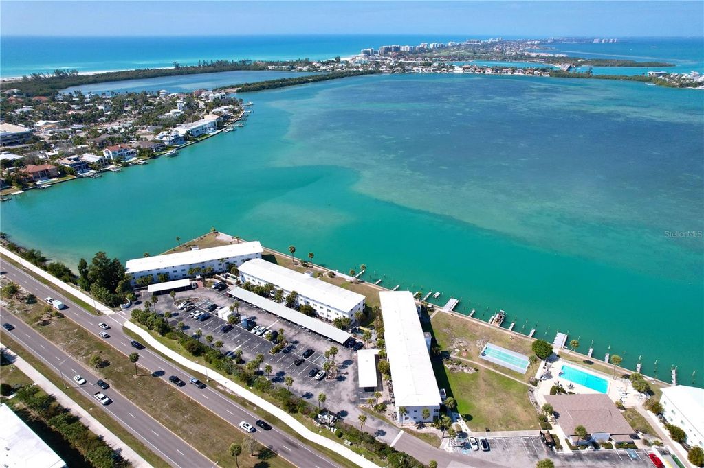 Image 68 of property listing at 763 JOHN RINGLING BOULEVARD 36BERK, Sarasota, FL 34236